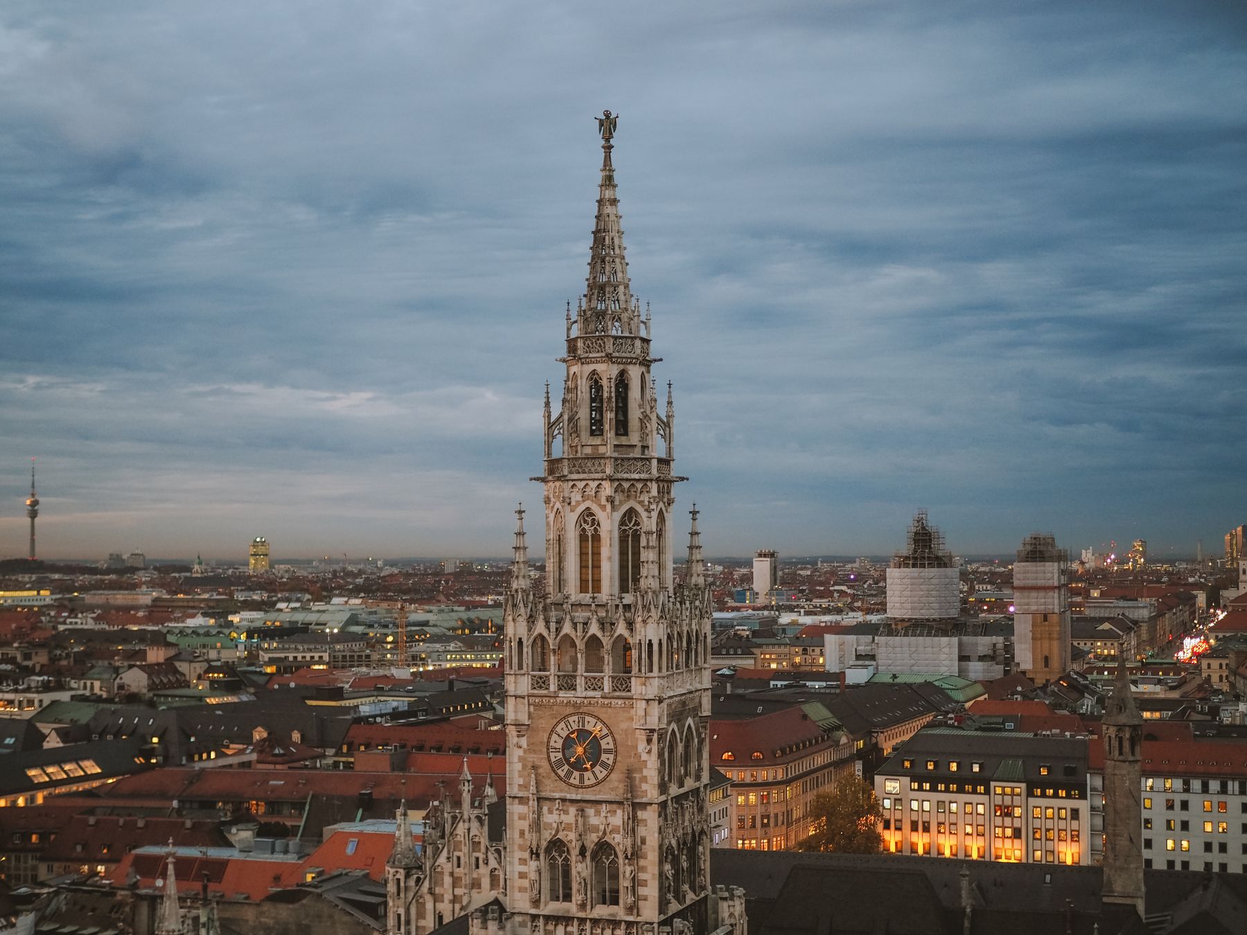 Marienplatz / New Town Hall at dusk