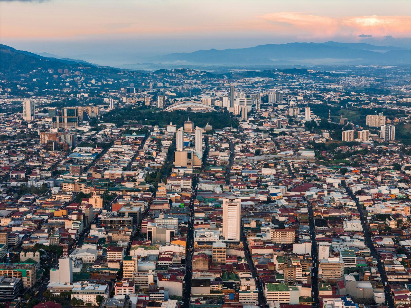San José cityscape and surrounding green mountains